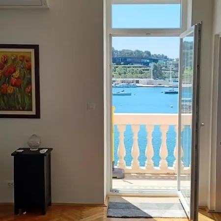 Royal Balcony Al Mare Apartman