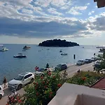 Royal Balcony Al Mare Daire